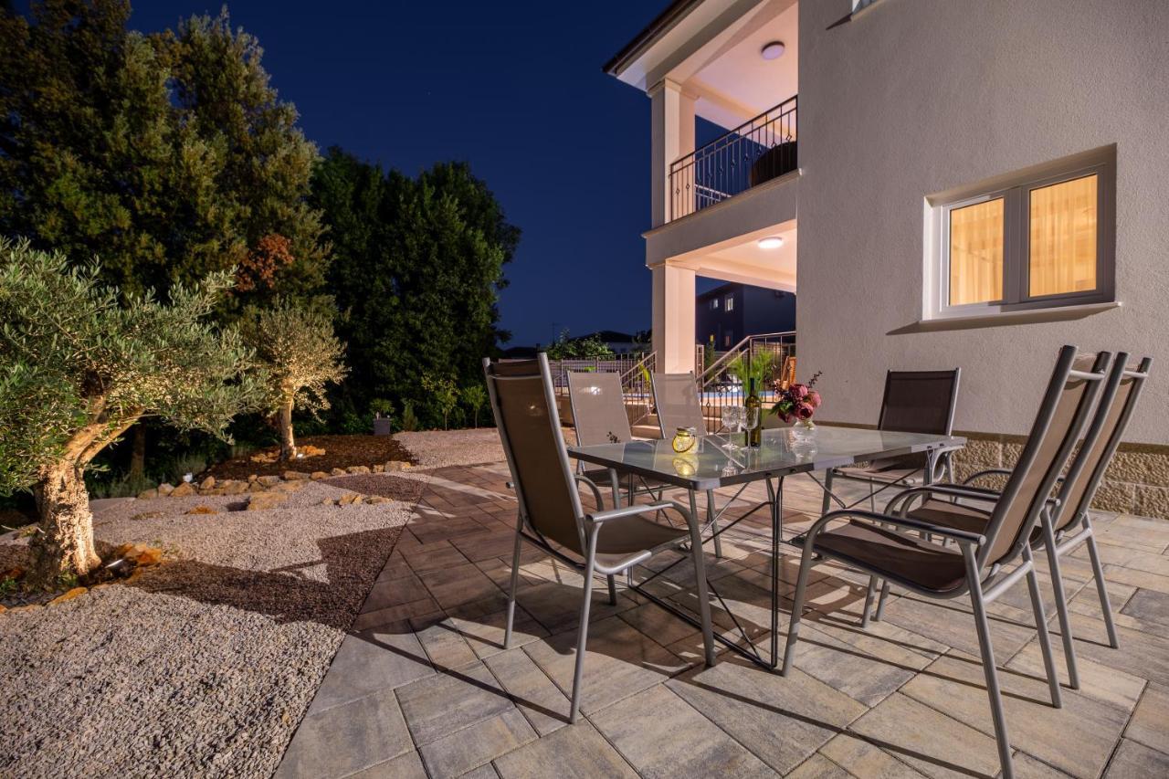 קרק Villa Pafran With Heated Pool Krk מראה חיצוני תמונה